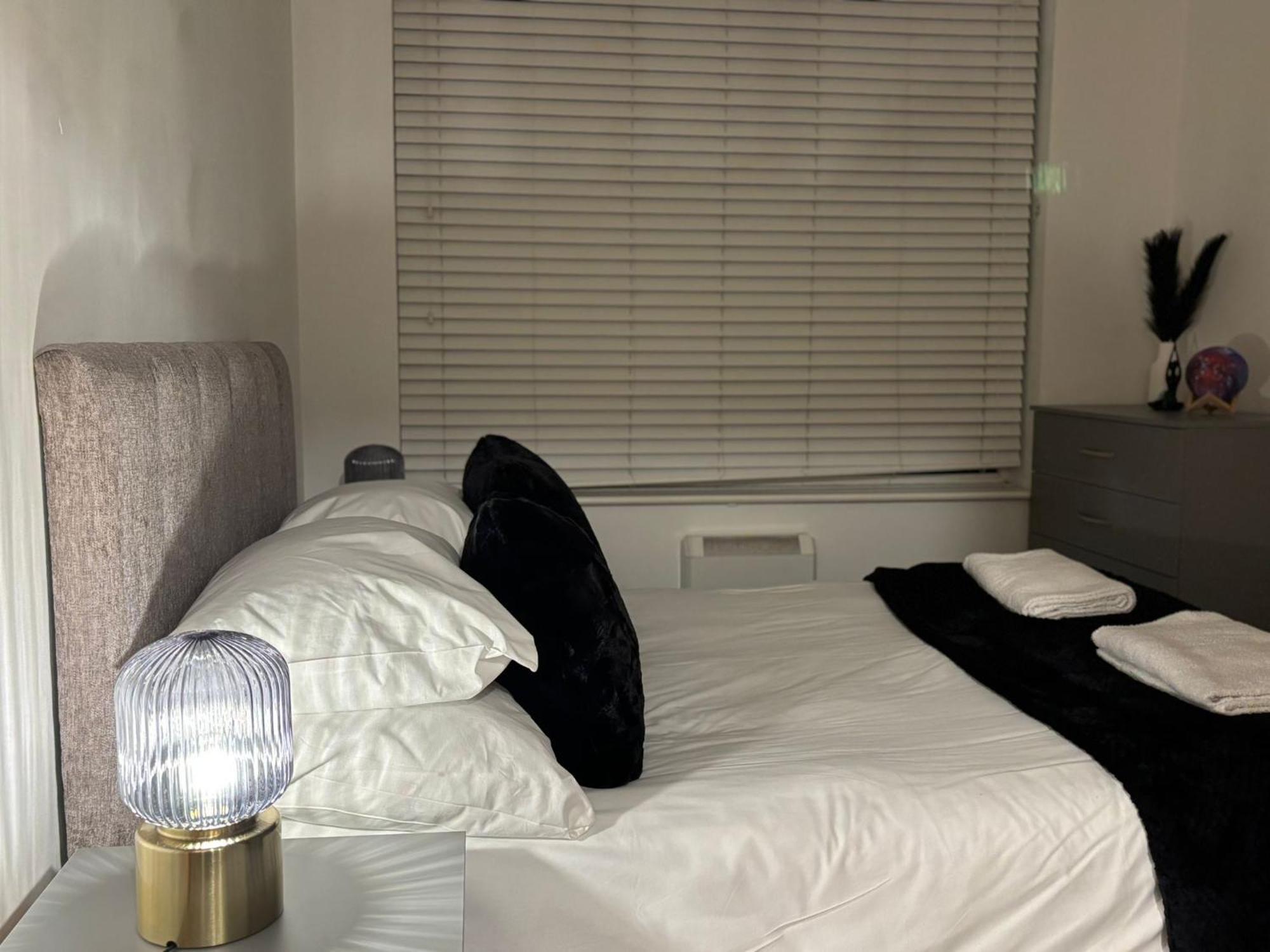 24-7 Secured City Centre Apartments With Free Underground Parking And Wifi เบอร์มิงแฮม ภายนอก รูปภาพ